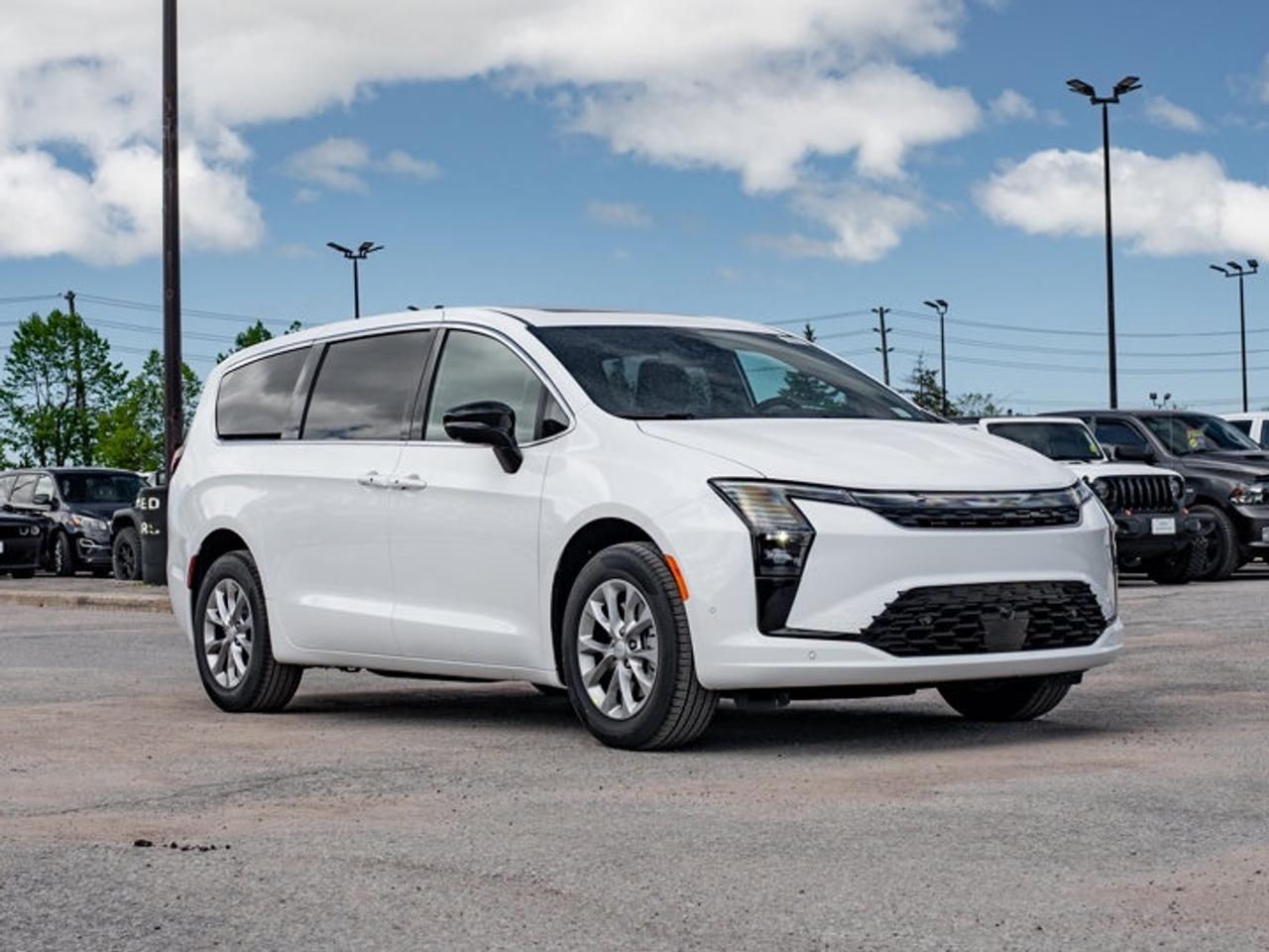 2027 Chrysler Pacifica Select Photo