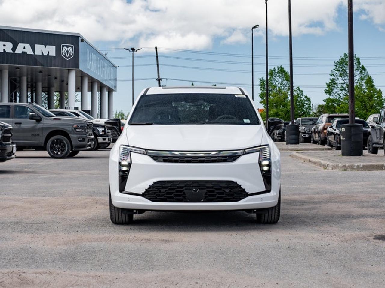 2027 Chrysler Pacifica Select Photo
