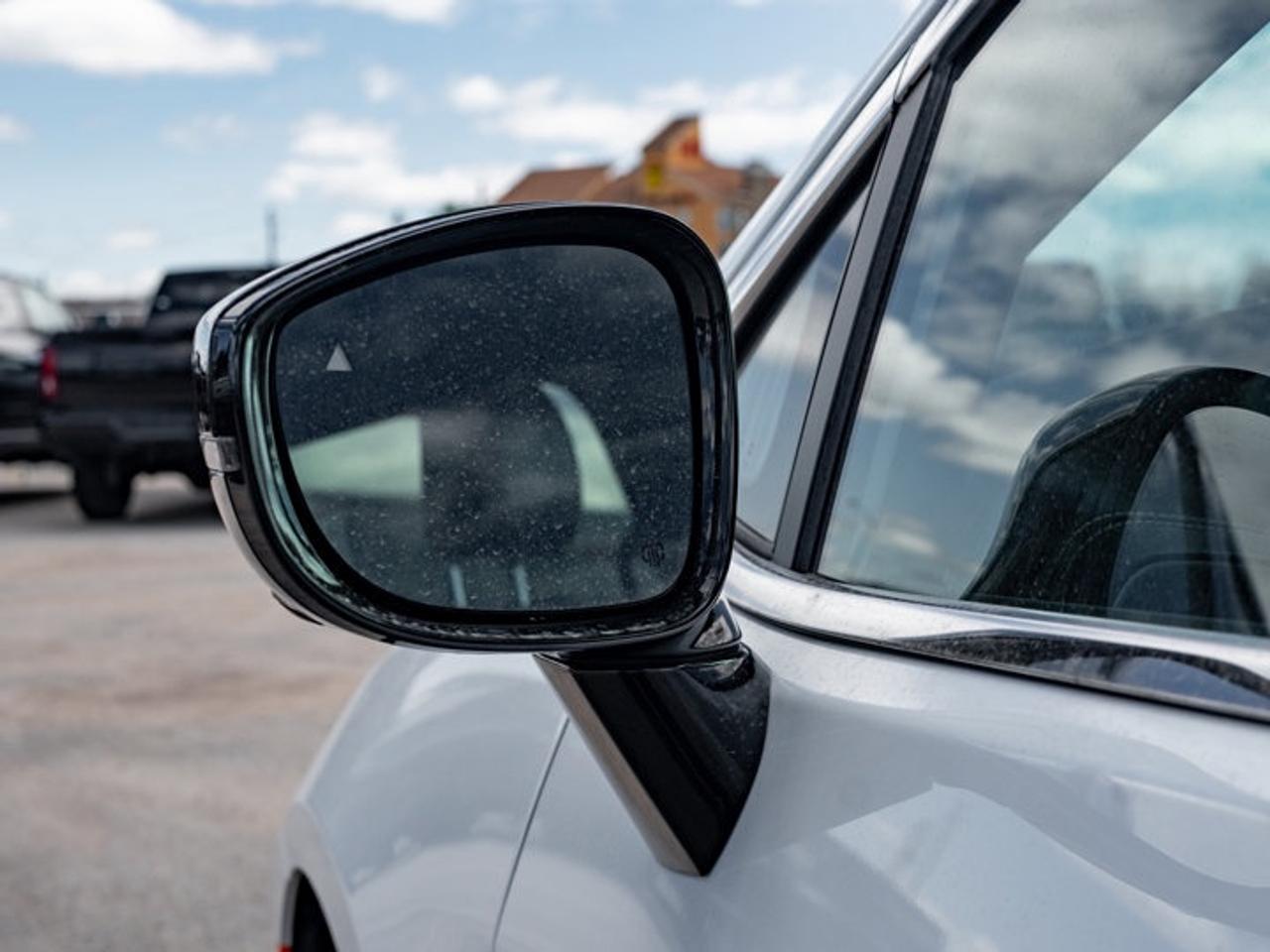 2027 Chrysler Pacifica Select Photo