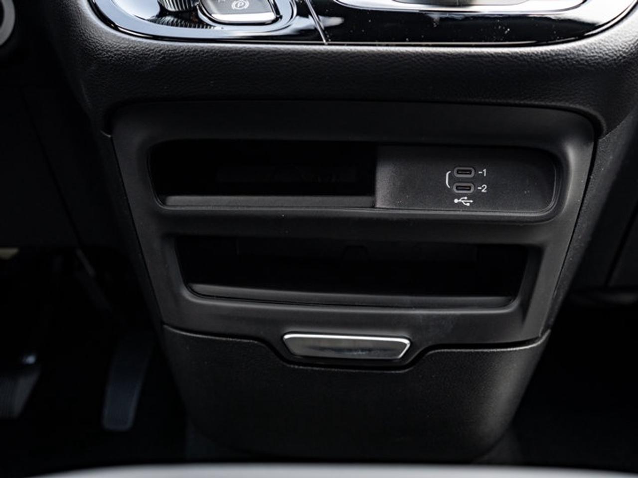 2027 Chrysler Pacifica Select Photo