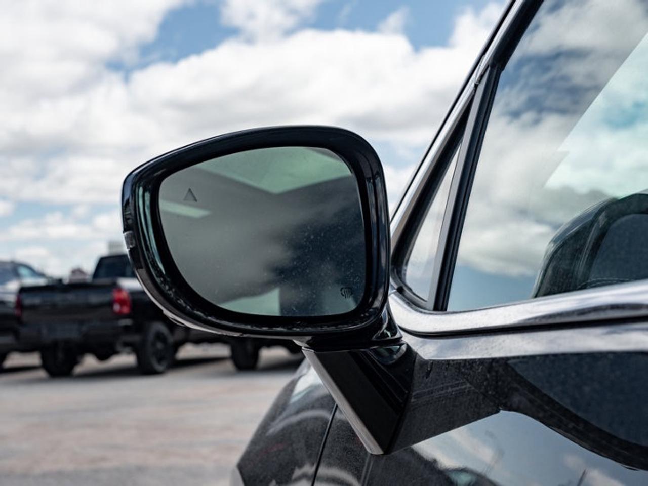 2027 Chrysler Pacifica Select Photo