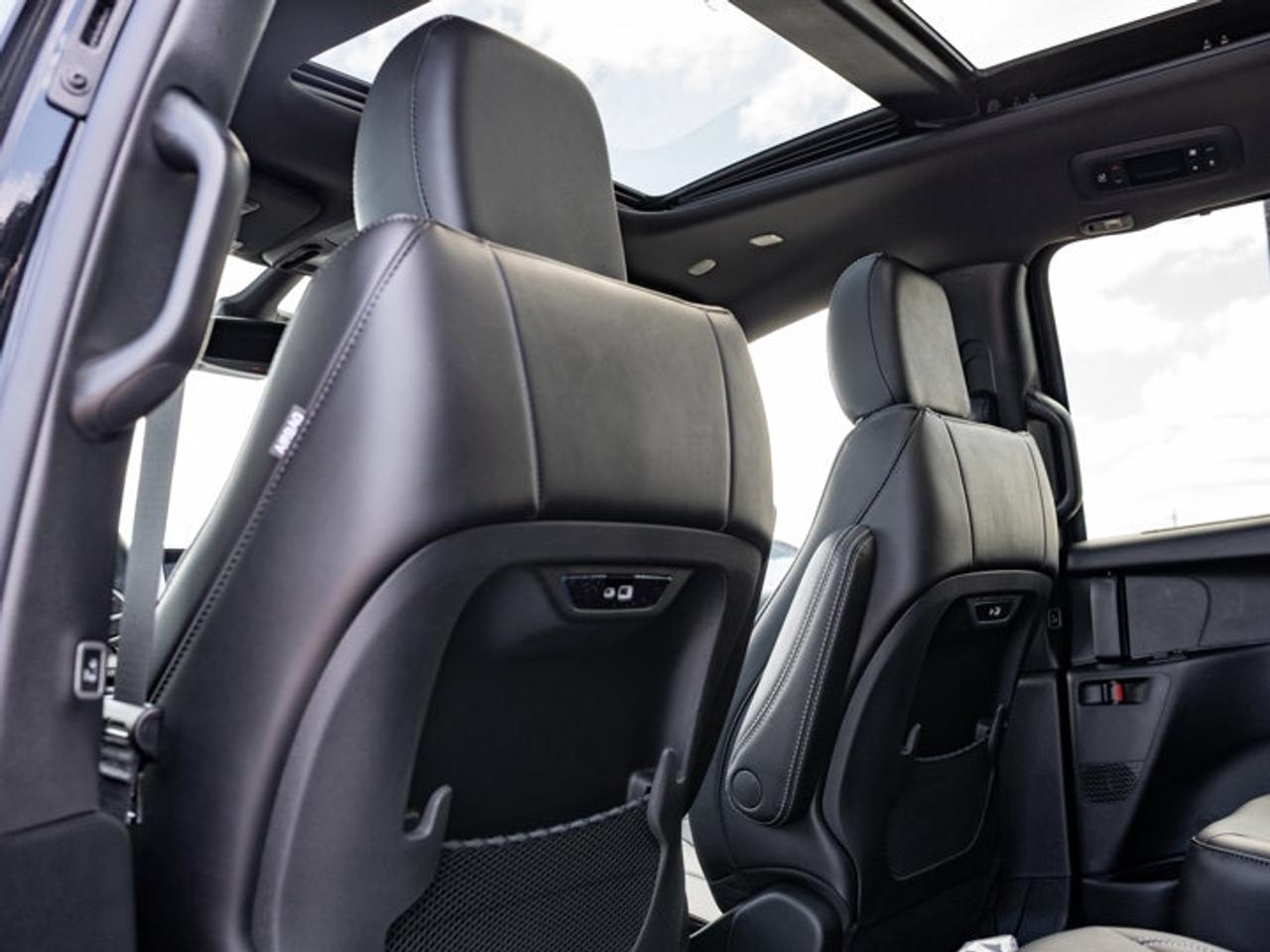 2027 Chrysler Pacifica Select Photo
