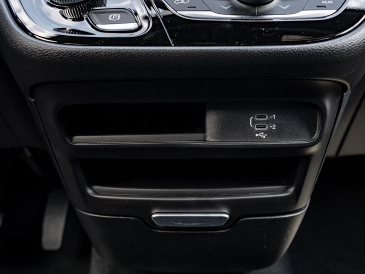 2027 Chrysler Pacifica Select Photo