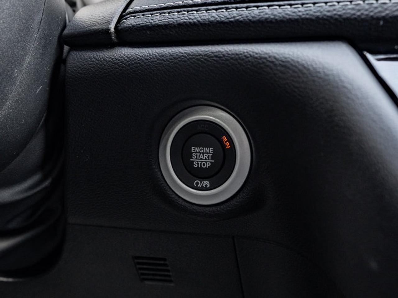 2027 Chrysler Pacifica Select Photo