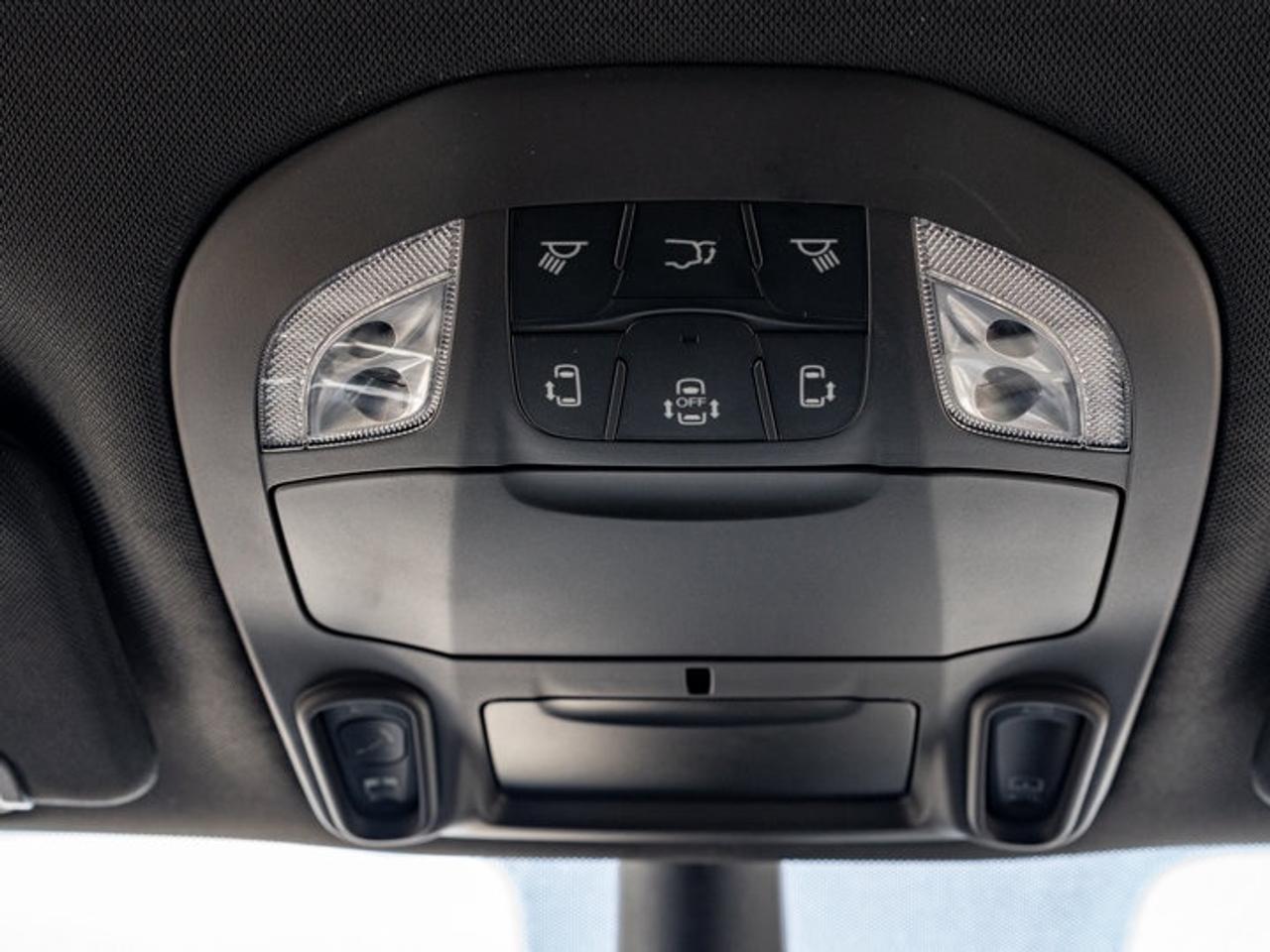 2027 Chrysler Pacifica Select Photo