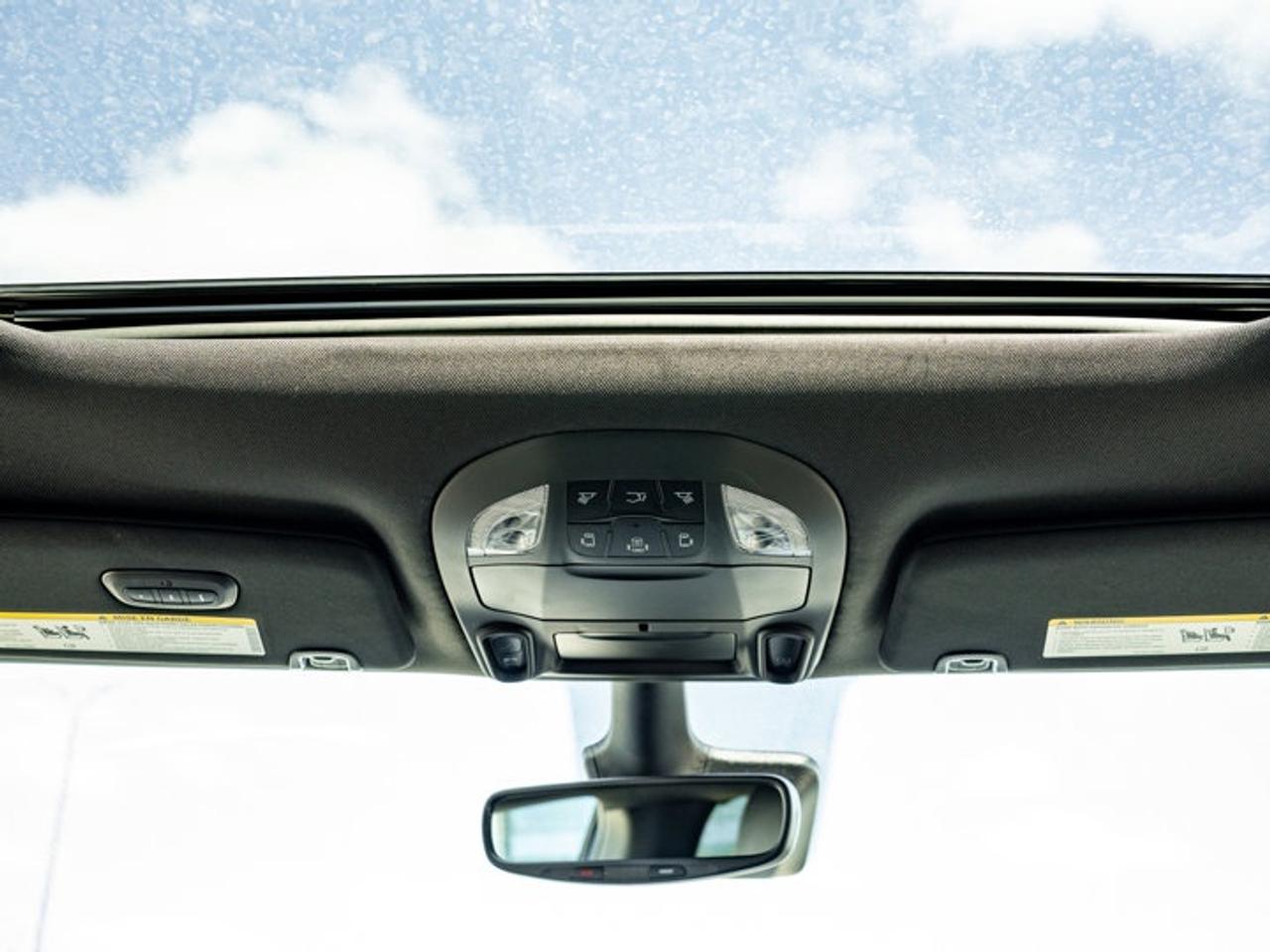 2027 Chrysler Pacifica Select Photo