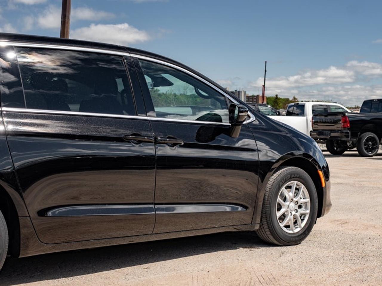 2027 Dodge Grand Caravan SXT Photo