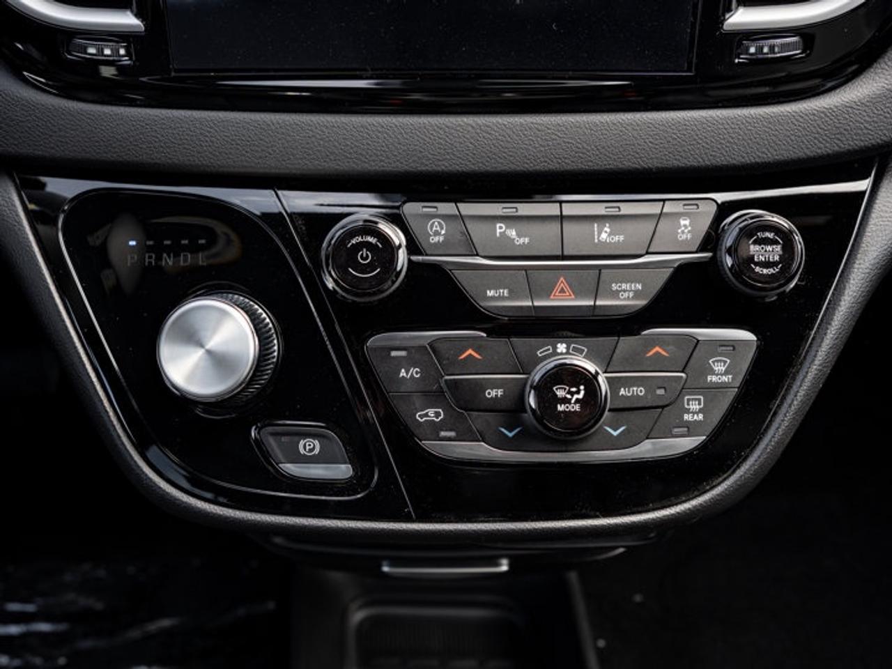 2027 Dodge Grand Caravan SXT Photo