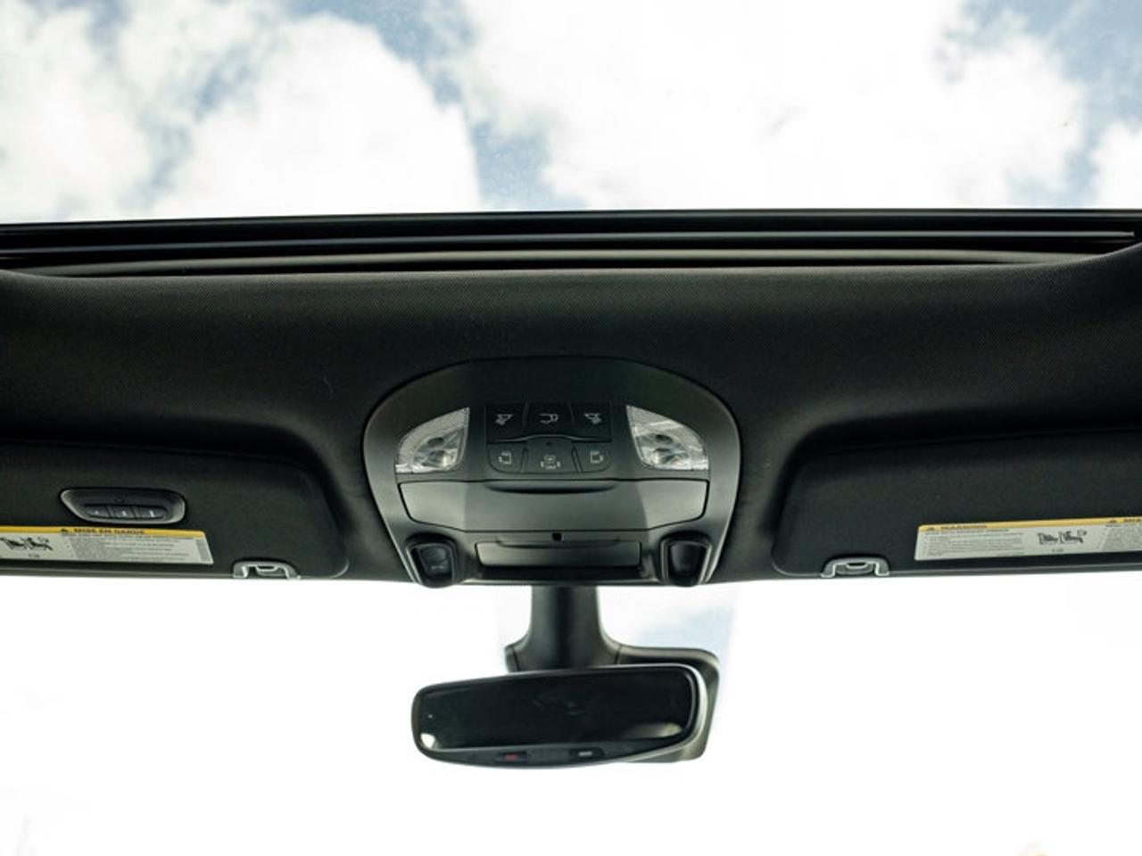 2027 Chrysler Pacifica Select Photo