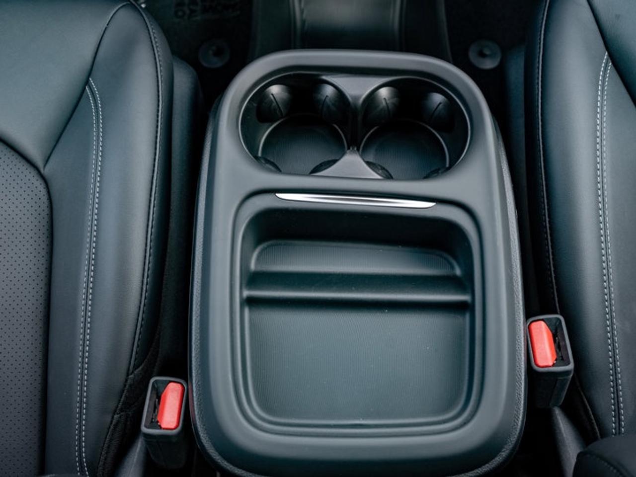 2027 Chrysler Pacifica Select Photo