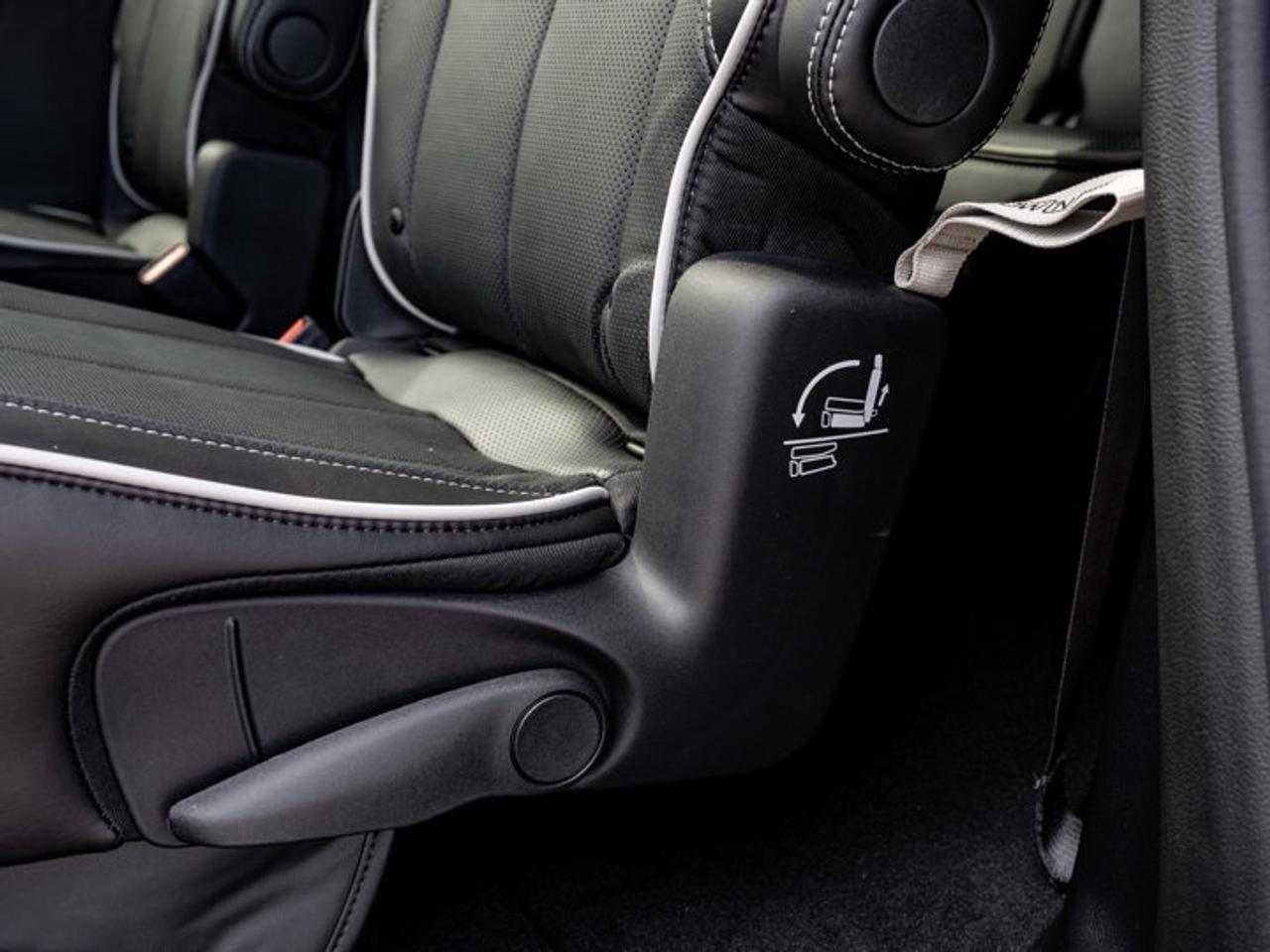 2027 Chrysler Pacifica Limited Photo