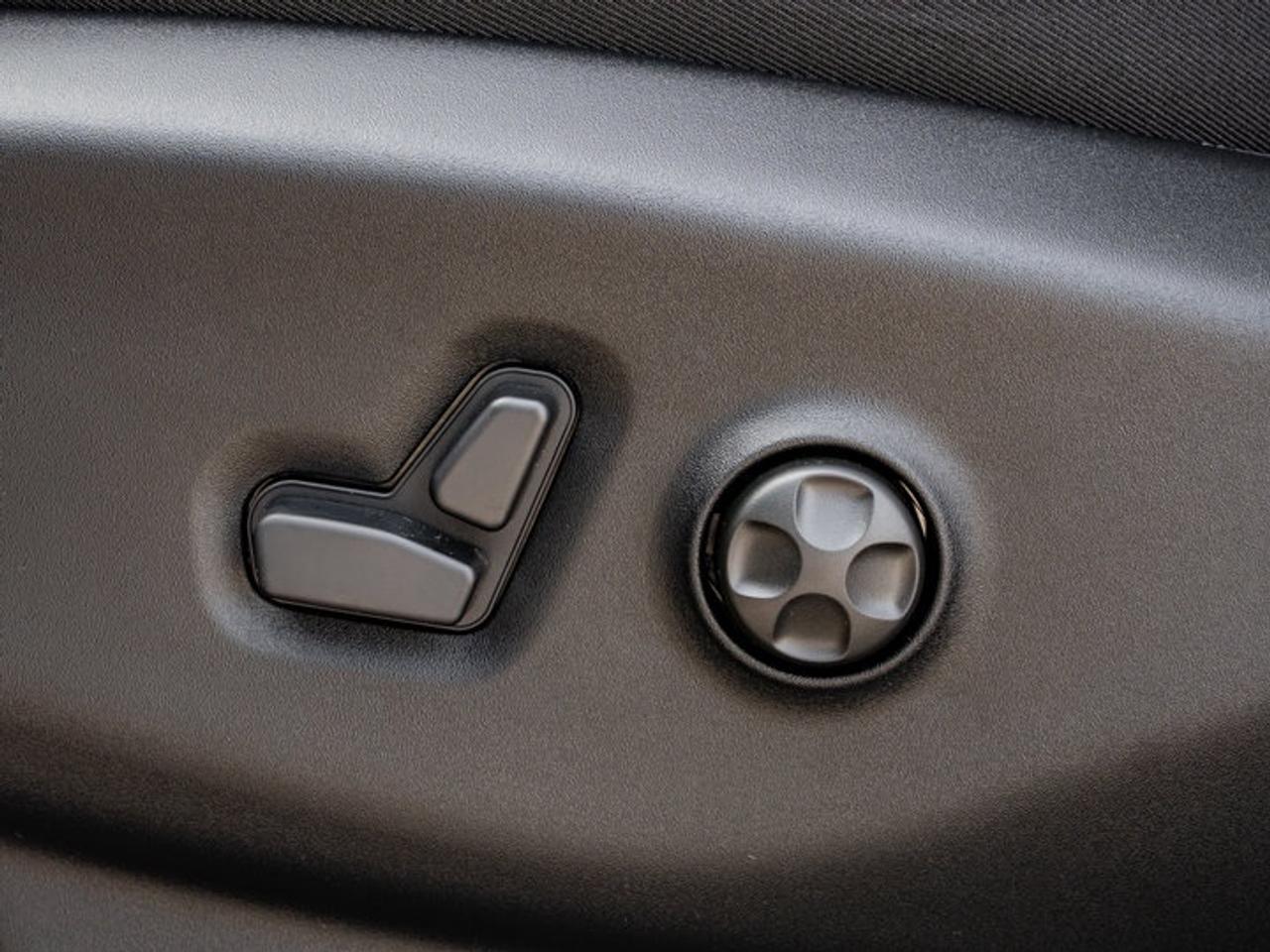 2027 Chrysler Pacifica Limited Photo