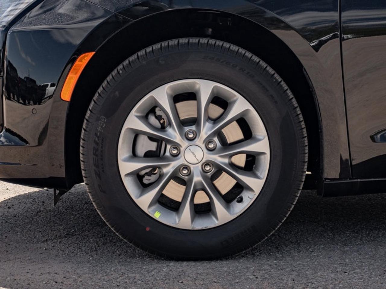 2027 Chrysler Pacifica Select Photo