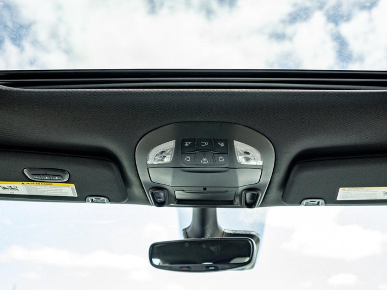 2027 Chrysler Pacifica Select Photo