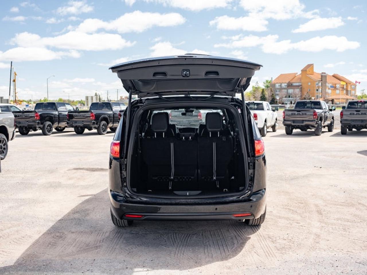 2027 Dodge Grand Caravan SXT Photo