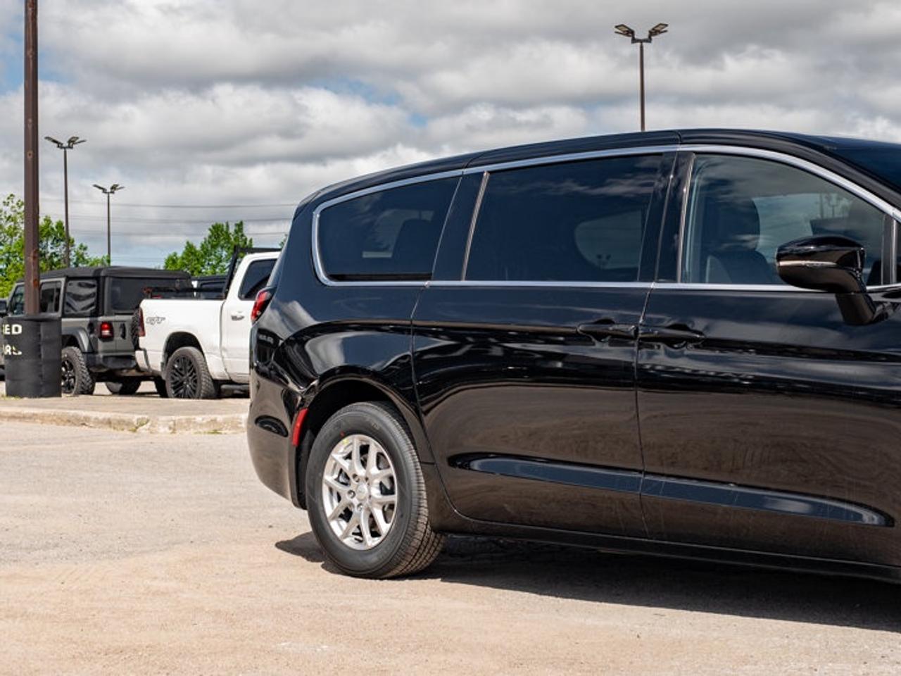 2027 Dodge Grand Caravan SXT Photo