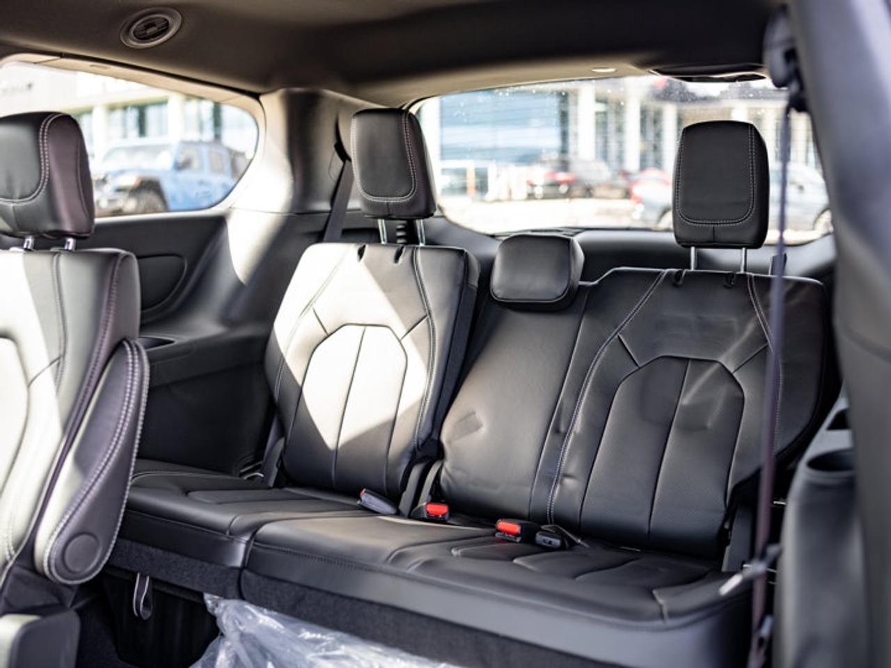 2027 Dodge Grand Caravan SXT Photo