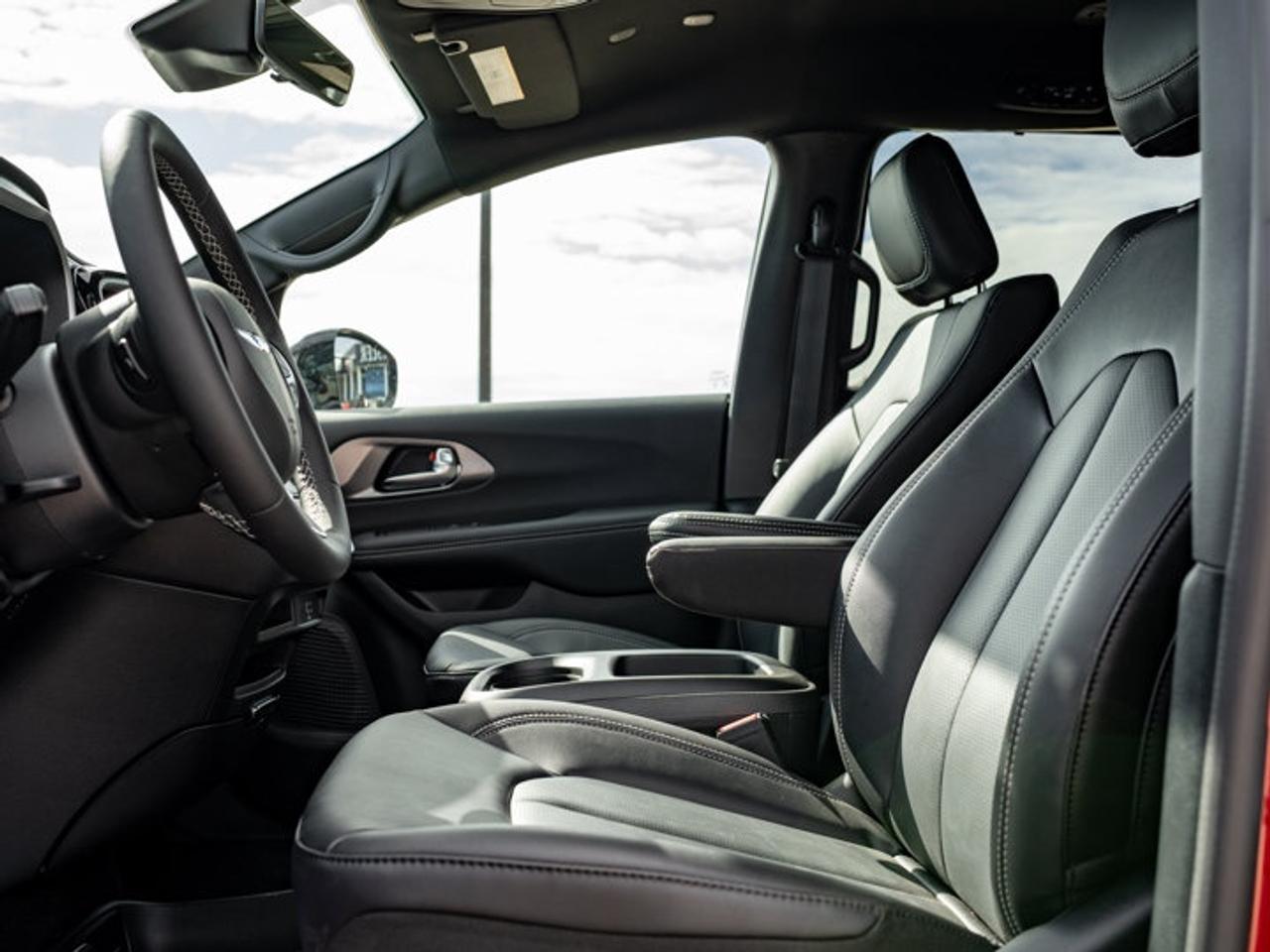 2027 Dodge Grand Caravan SXT Photo