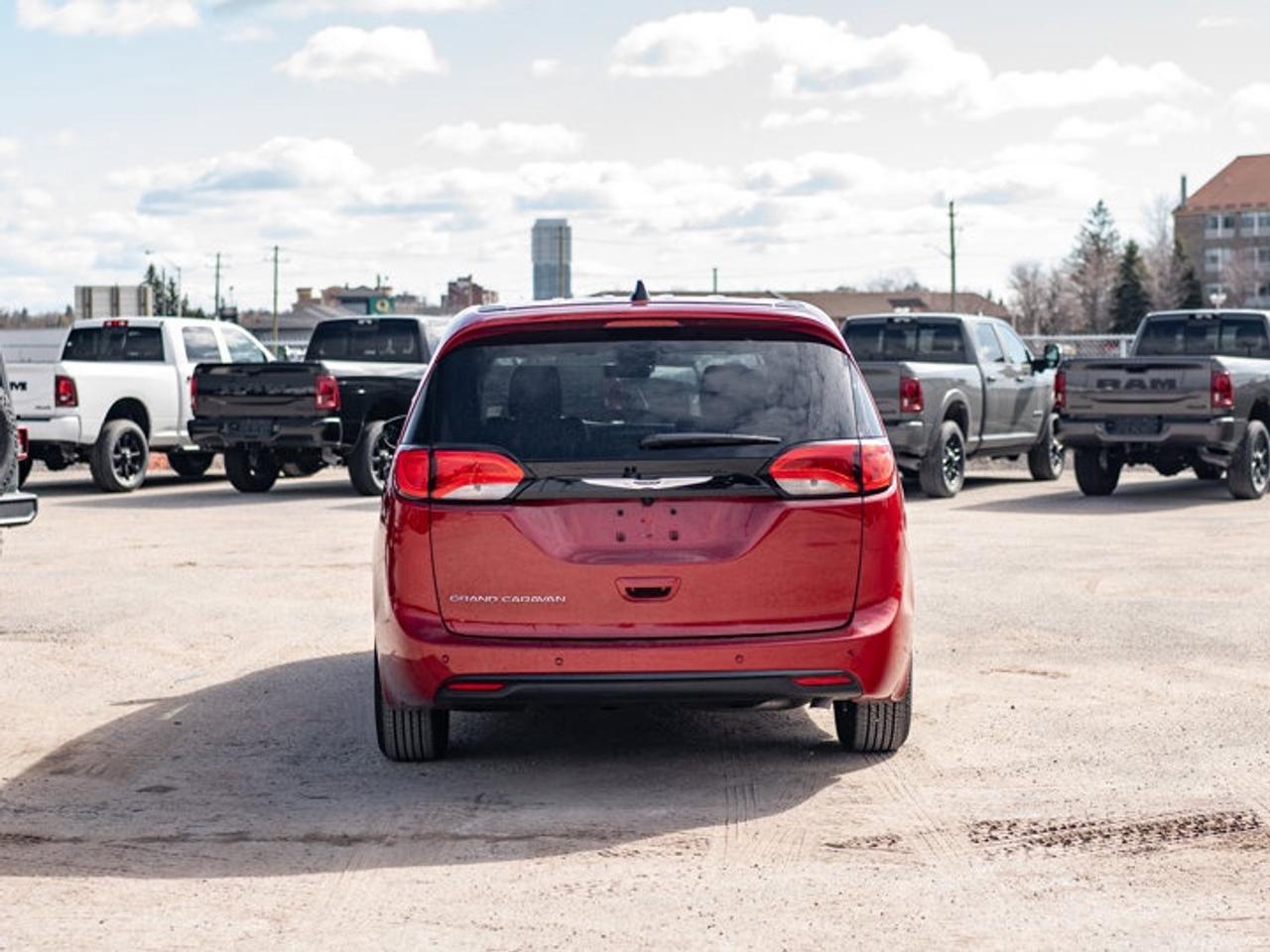 2027 Dodge Grand Caravan SXT Photo