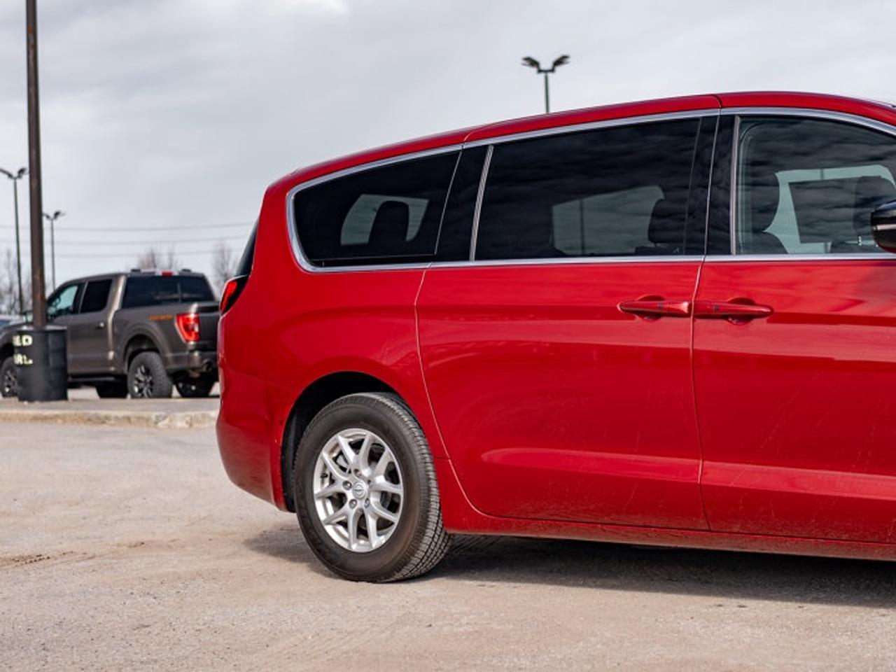 2027 Dodge Grand Caravan SXT Photo