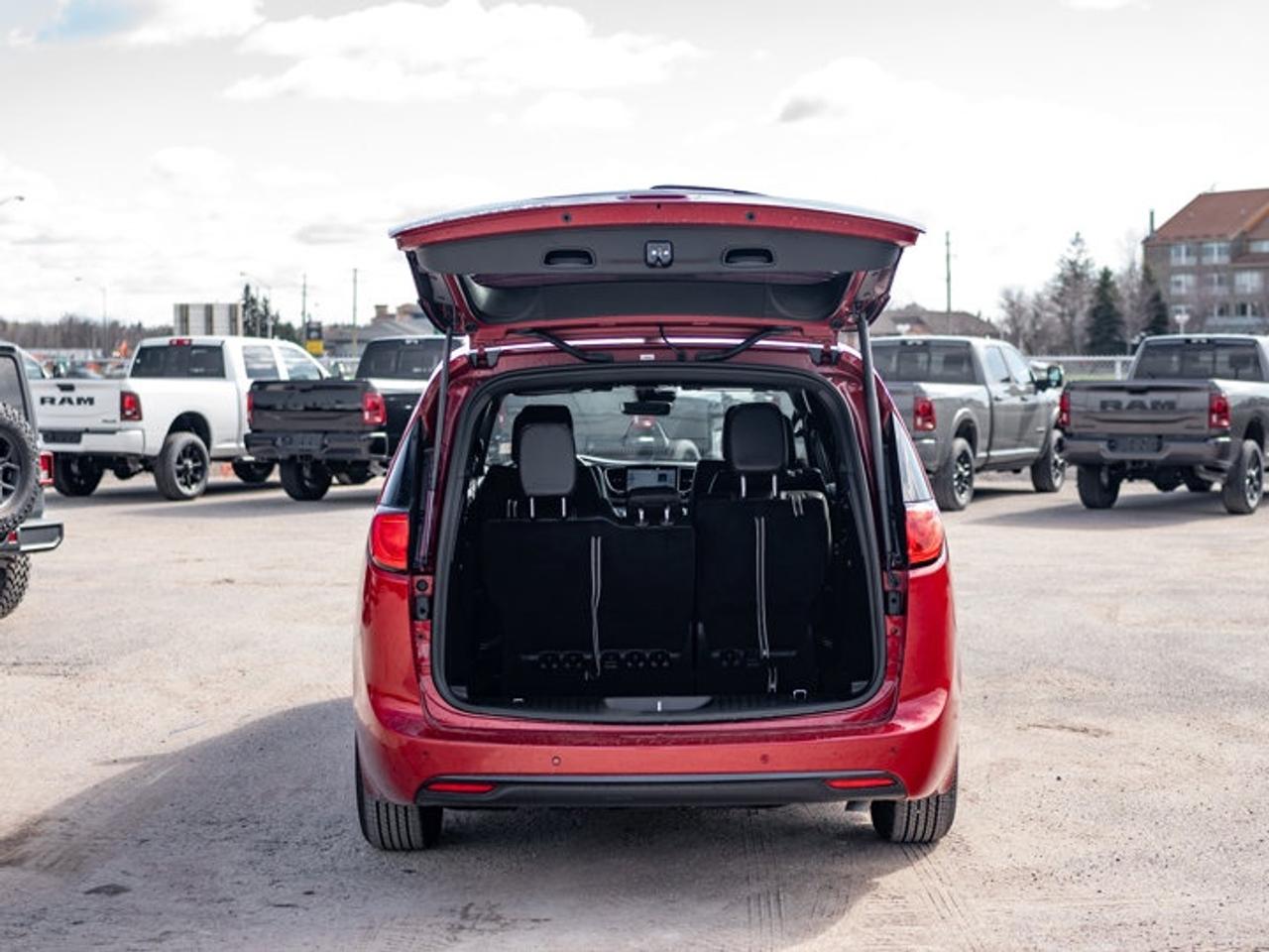 2027 Dodge Grand Caravan SXT Photo