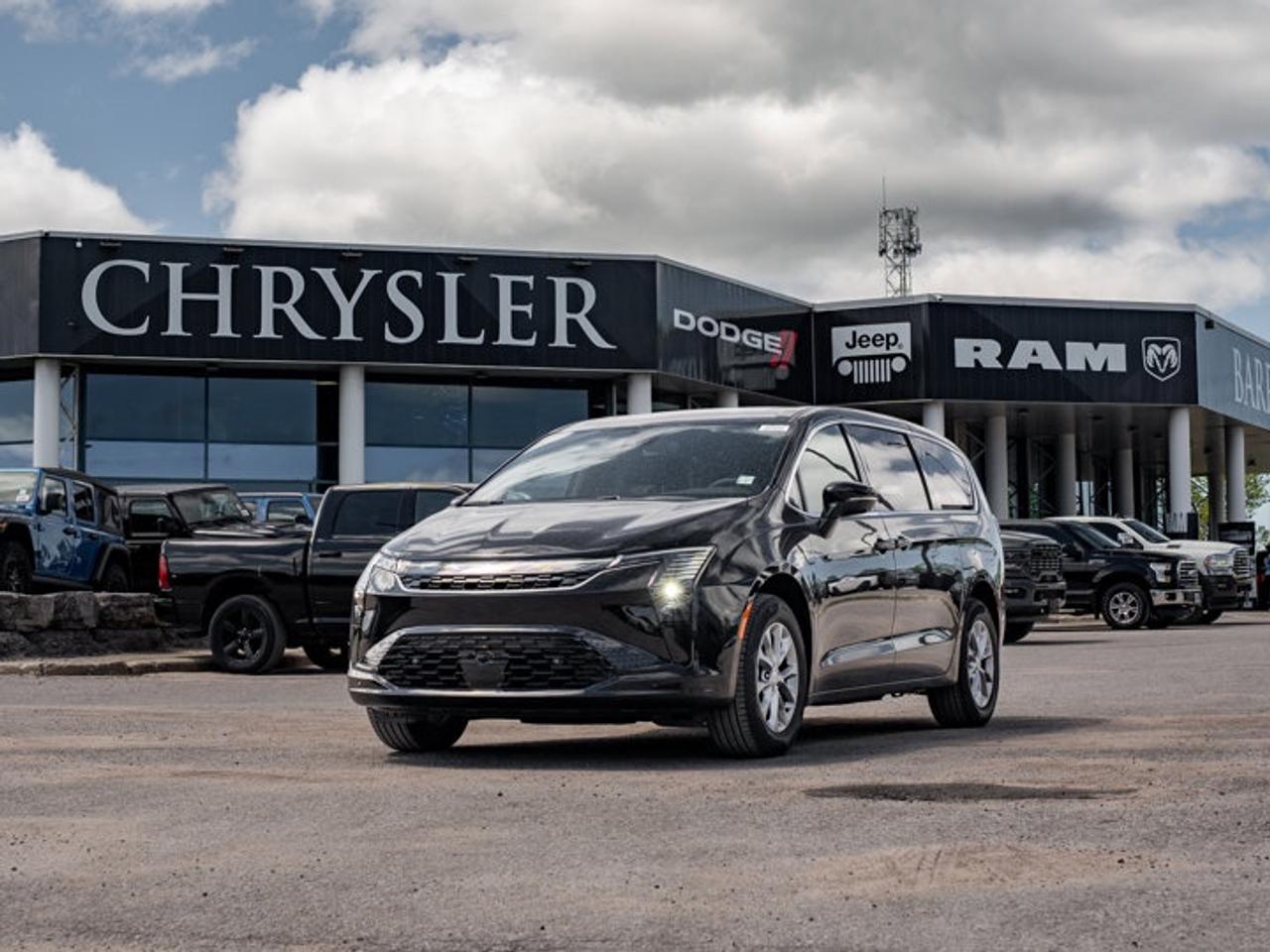 2027 Chrysler Pacifica Select Photo