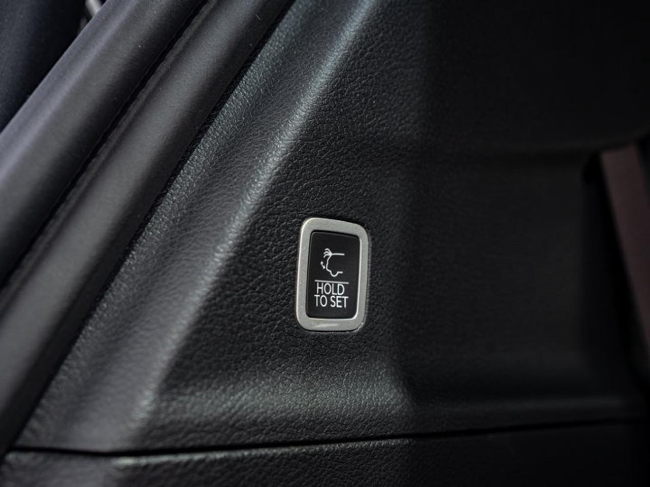 2027 Chrysler Pacifica Select Photo