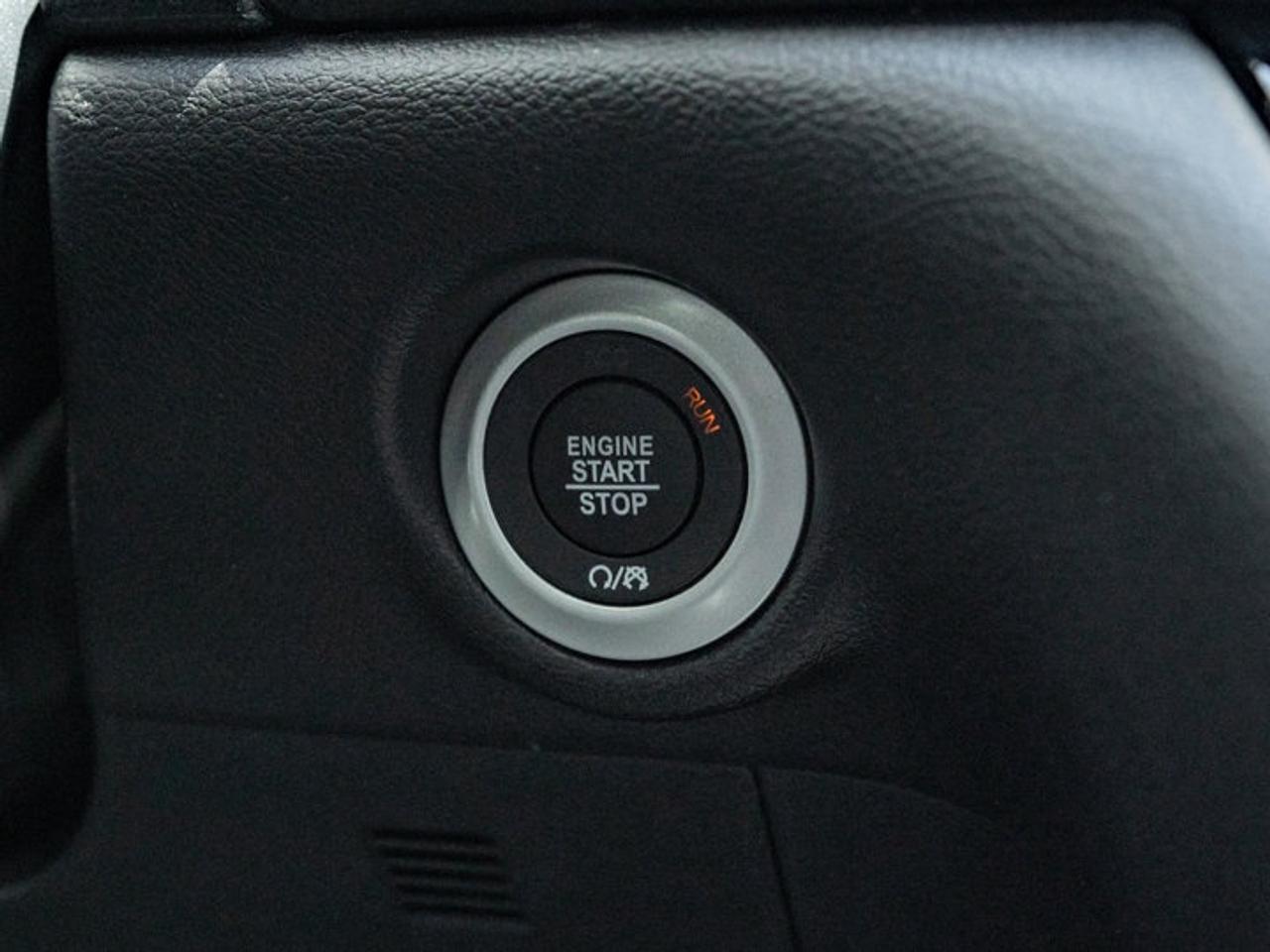 2027 Chrysler Pacifica Select Photo