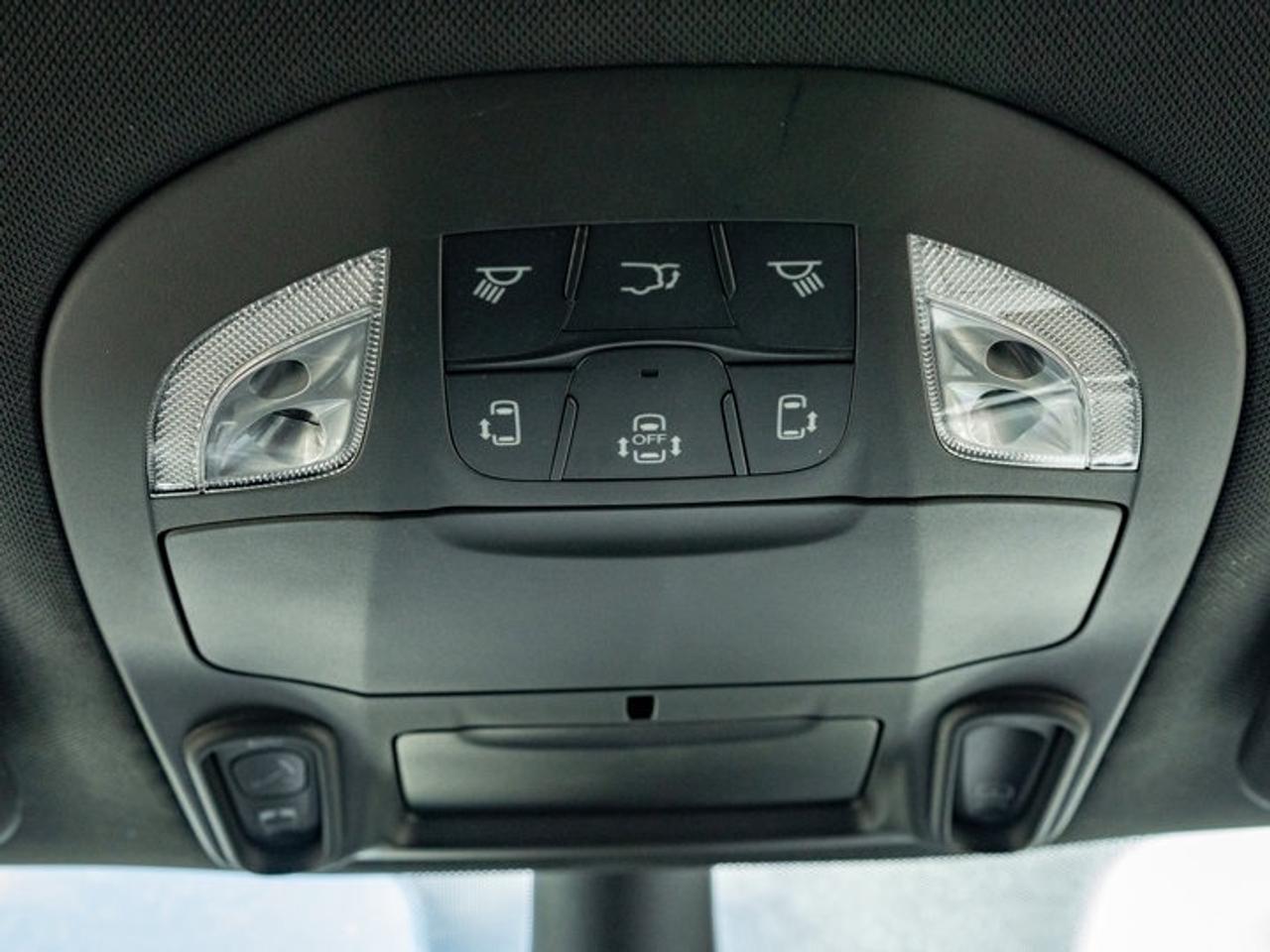 2027 Chrysler Pacifica Select Photo