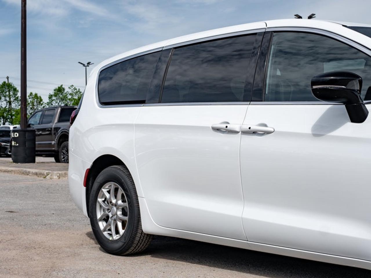 2027 Dodge Grand Caravan SXT Photo