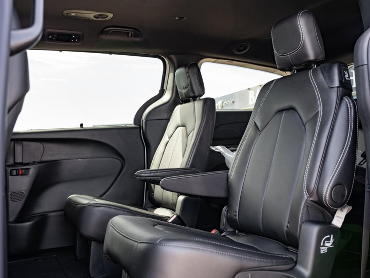 2027 Dodge Grand Caravan SXT Photo
