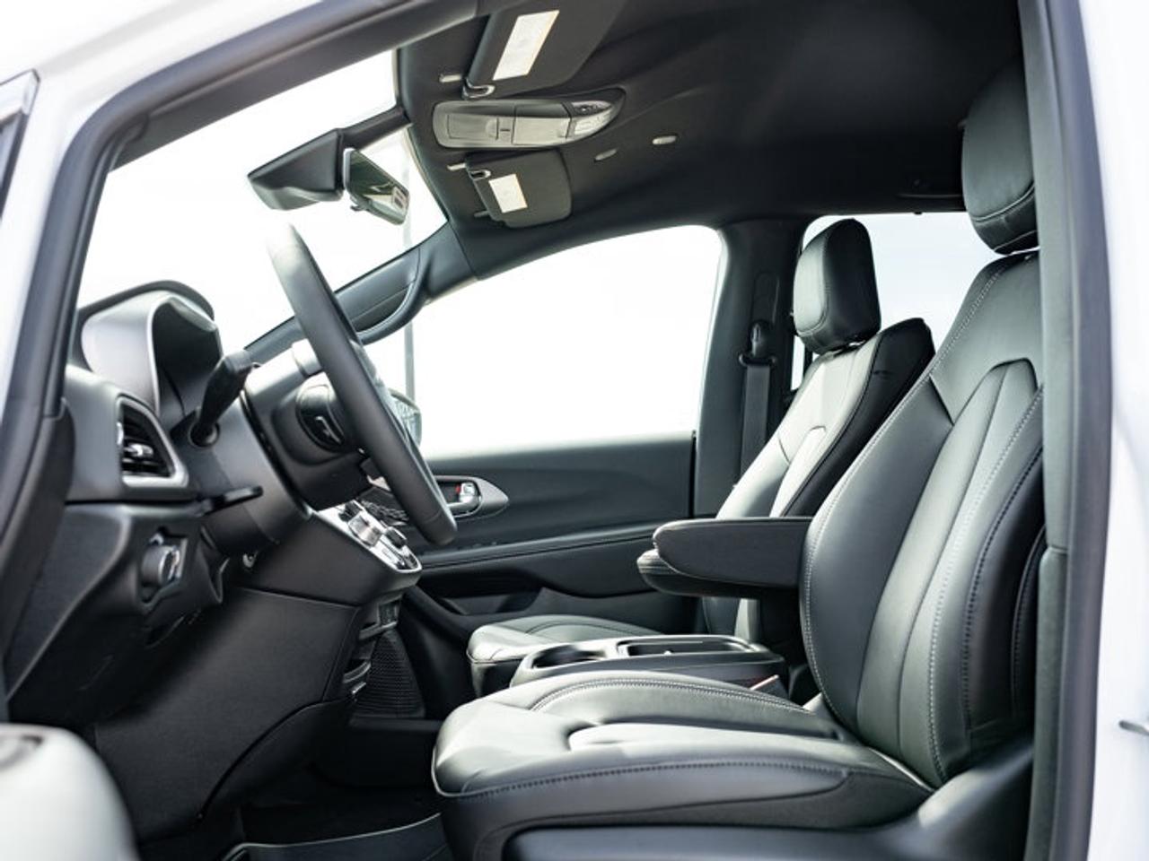 2027 Dodge Grand Caravan SXT Photo