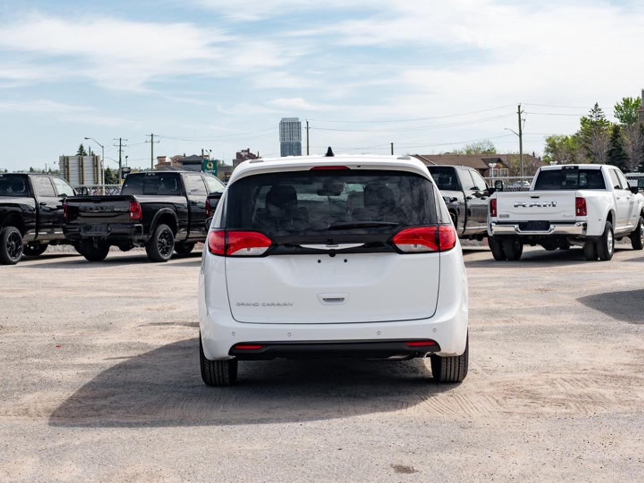 2027 Dodge Grand Caravan SXT Photo