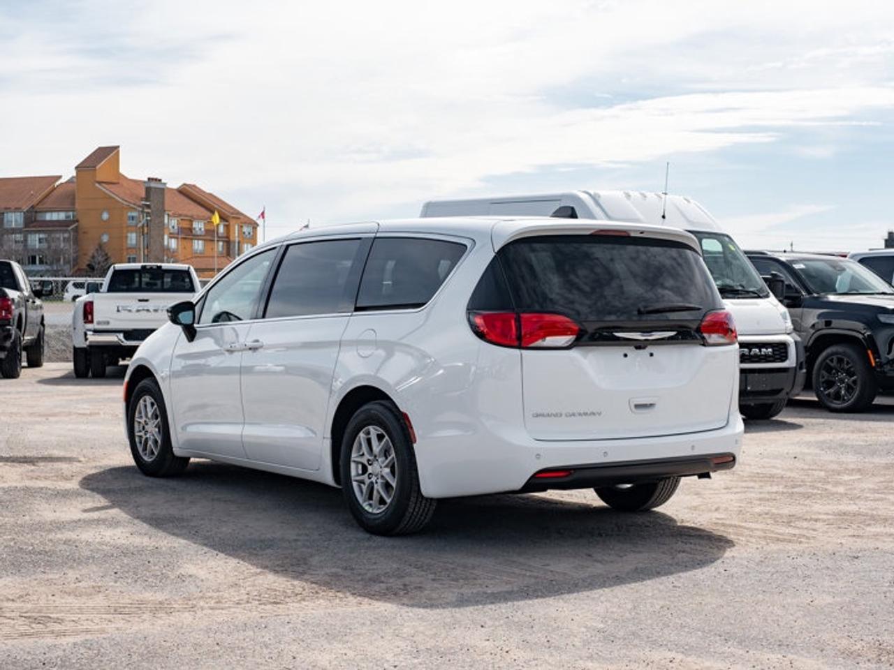 2027 Dodge Grand Caravan SXT Photo