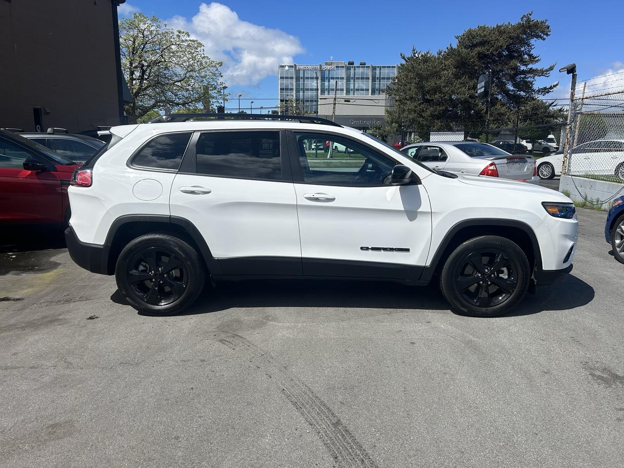 2022 Jeep Cherokee Altitude 4x4 - Photo #5