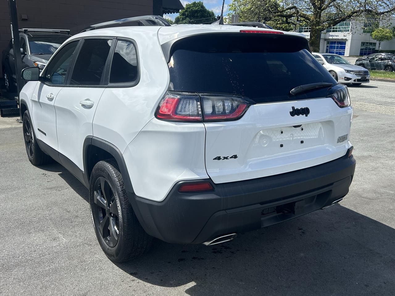 2022 Jeep Cherokee Altitude 4x4 - Photo #3