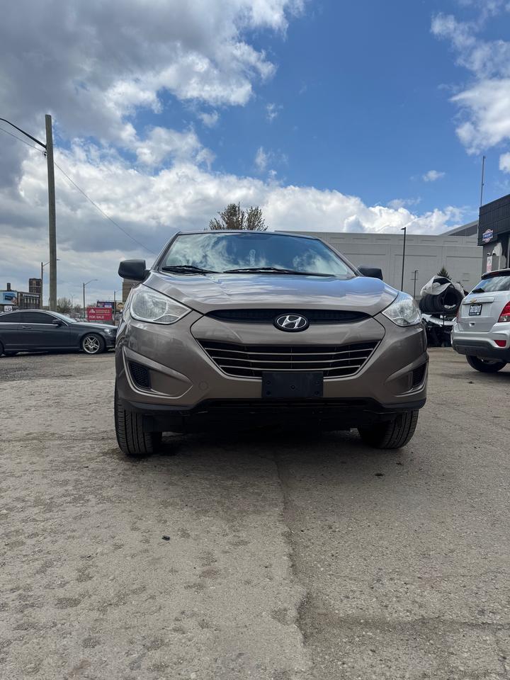 2011 Hyundai Tucson FWD 4dr I4 Auto GL Photo2
