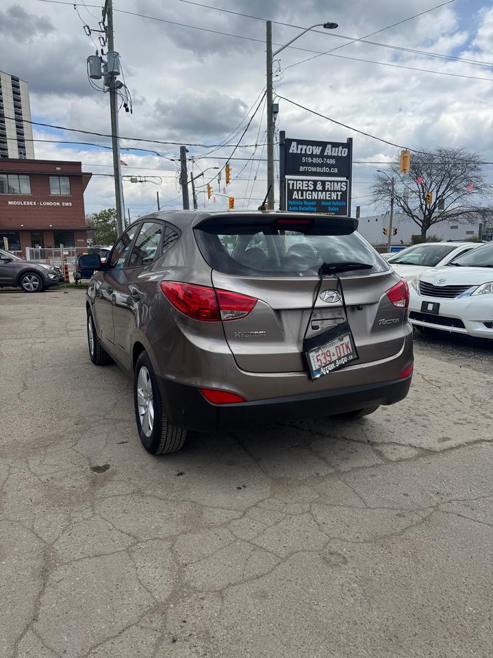 2011 Hyundai Tucson FWD 4dr I4 Auto GL Photo