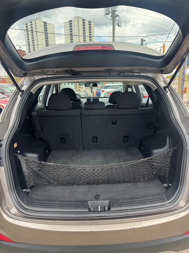 2011 Hyundai Tucson FWD 4dr I4 Auto GL Photo4