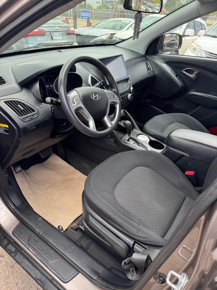 2011 Hyundai Tucson FWD 4dr I4 Auto GL Photo