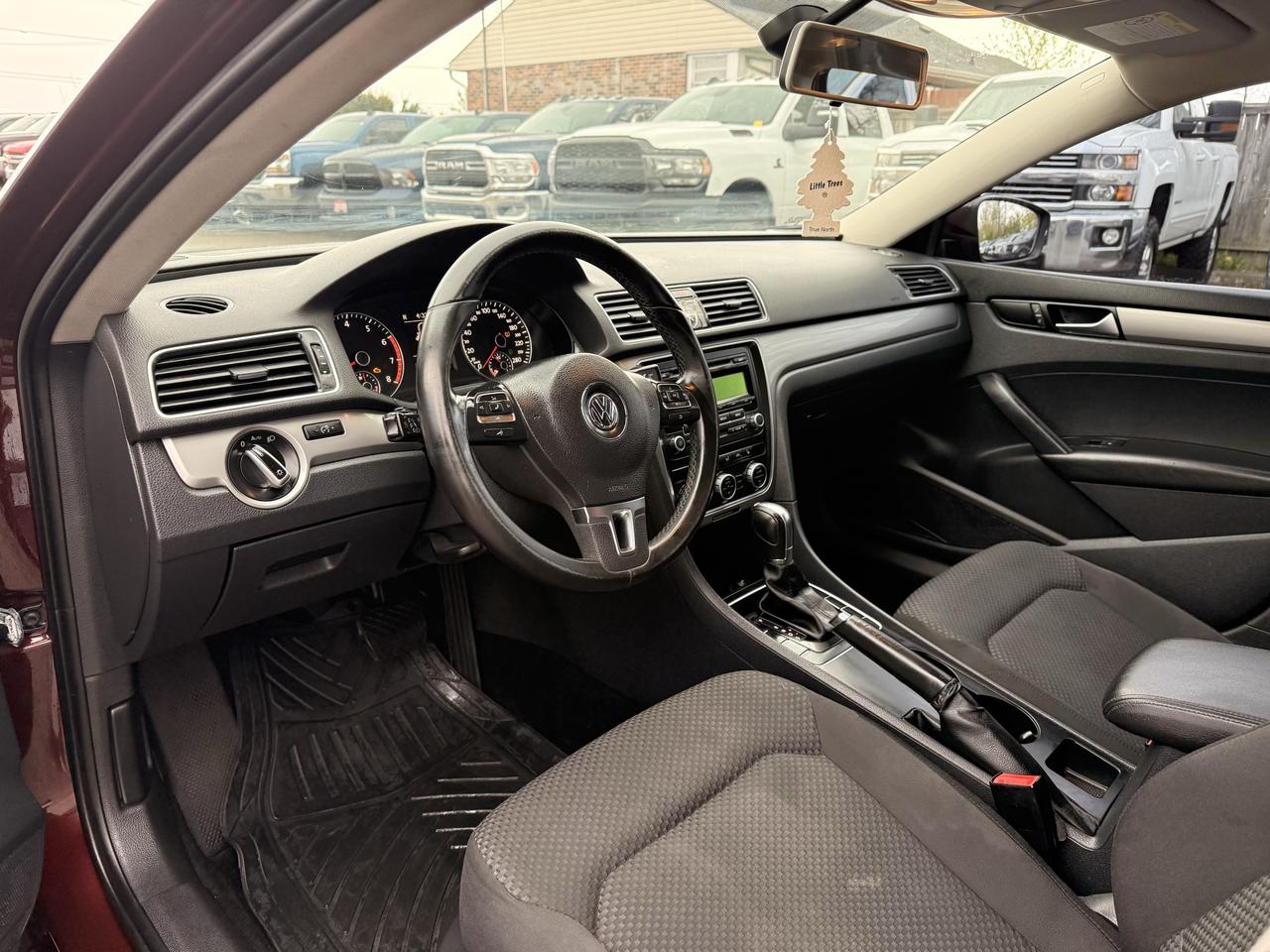 2013 Volkswagen Passat Trendline Photo