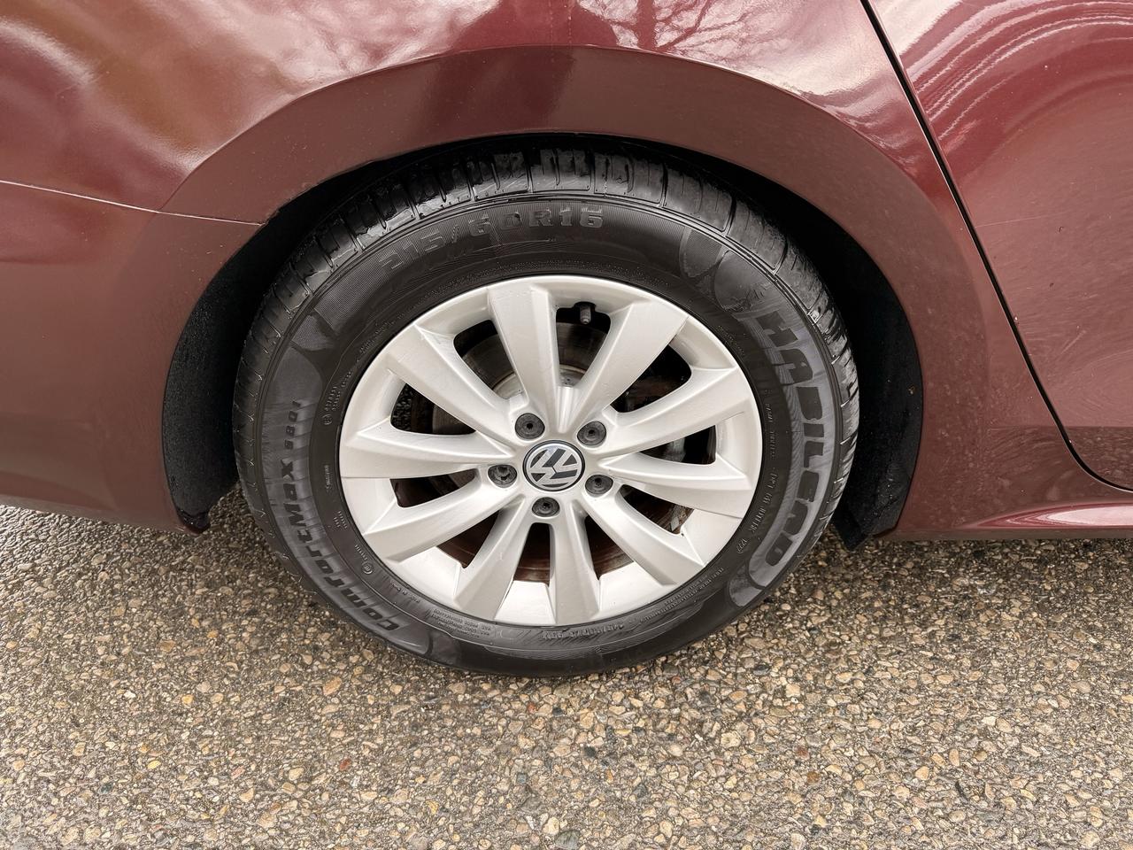 2013 Volkswagen Passat Trendline Photo