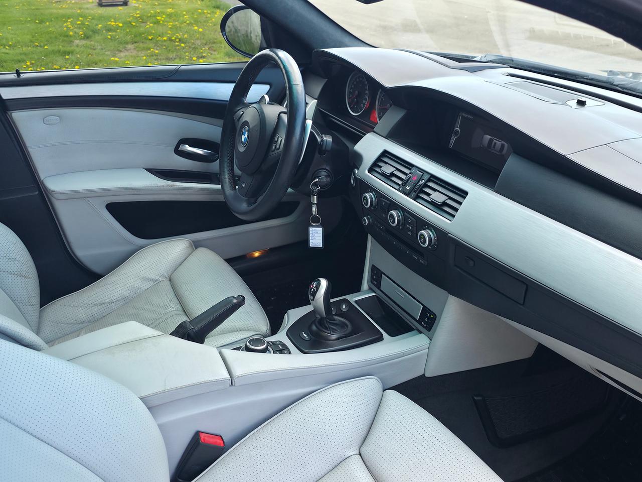 2010 BMW M5 **OUTSTANDING SERVICE RECORDS** Photo