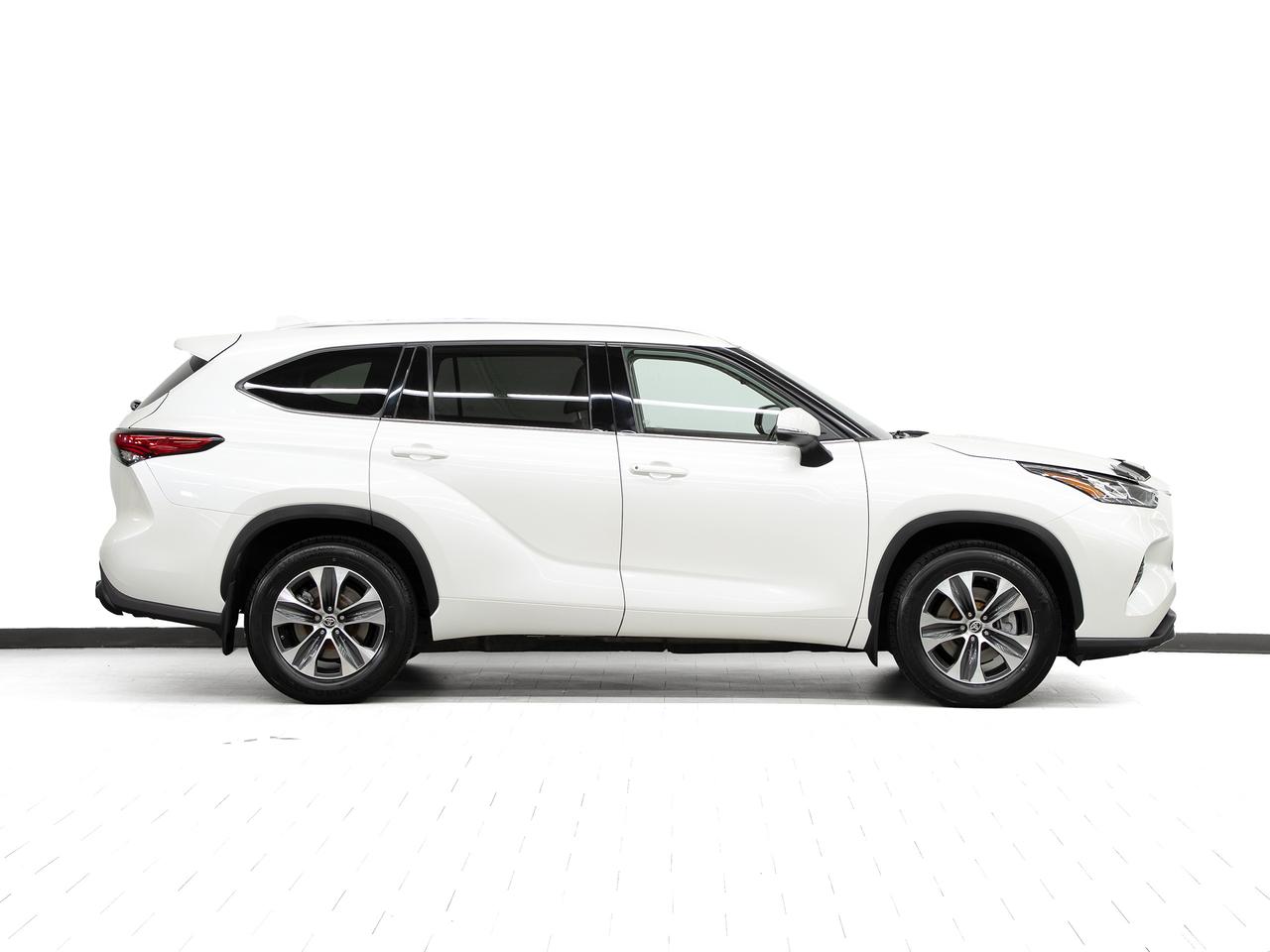 2020 Toyota Highlander XLE AWD | Moonroof | BSM | ACC | Heated | CarPlay