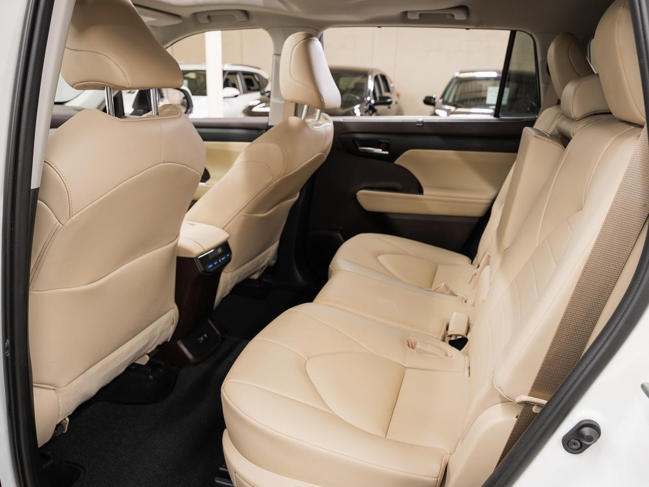 2020 Toyota Highlander XLE AWD | Moonroof | BSM | ACC | Heated | CarPlay