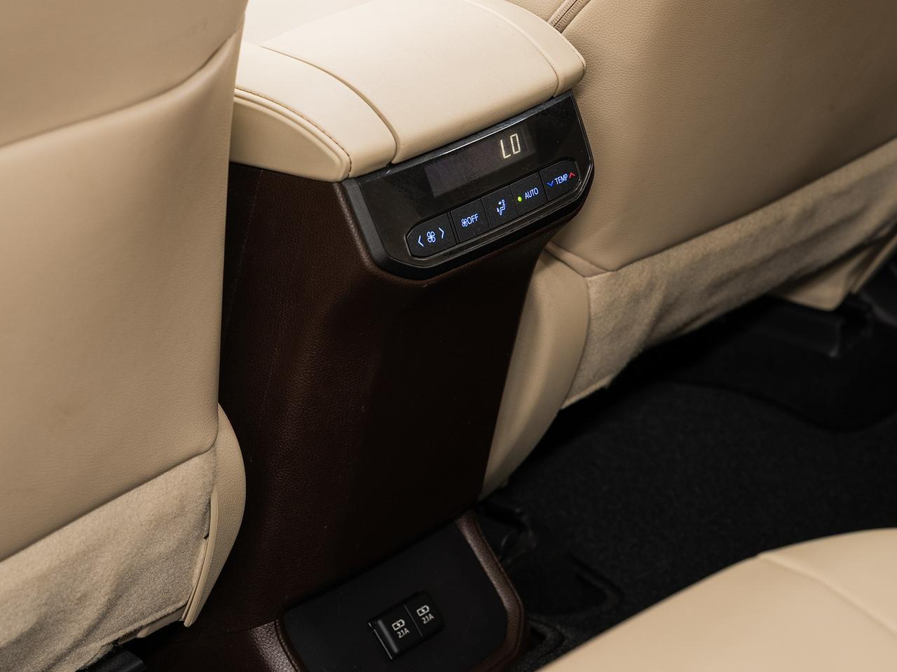 2020 Toyota Highlander XLE AWD | Moonroof | BSM | ACC | Heated | CarPlay