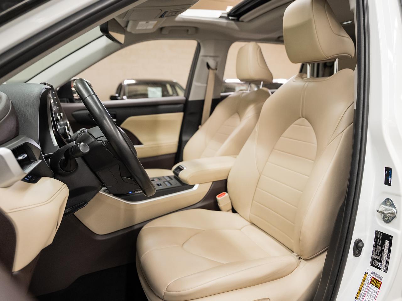 2020 Toyota Highlander XLE AWD | Moonroof | BSM | ACC | Heated | CarPlay