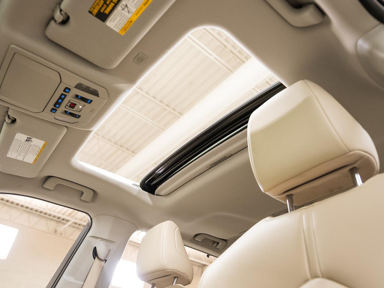 2020 Toyota Highlander XLE AWD | Moonroof | BSM | ACC | Heated | CarPlay