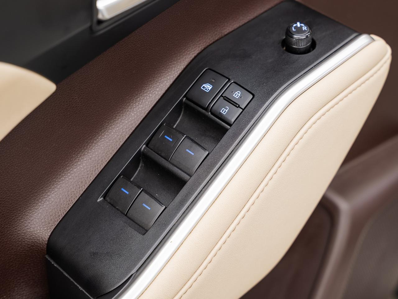 2020 Toyota Highlander XLE AWD | Moonroof | BSM | ACC | Heated | CarPlay