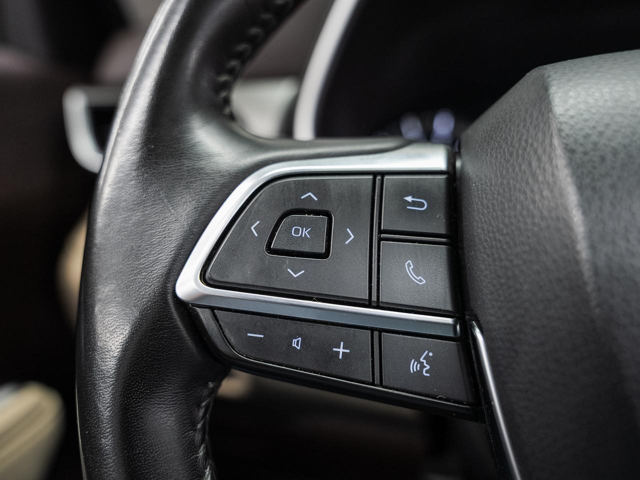 2020 Toyota Highlander XLE AWD | Moonroof | BSM | ACC | Heated | CarPlay